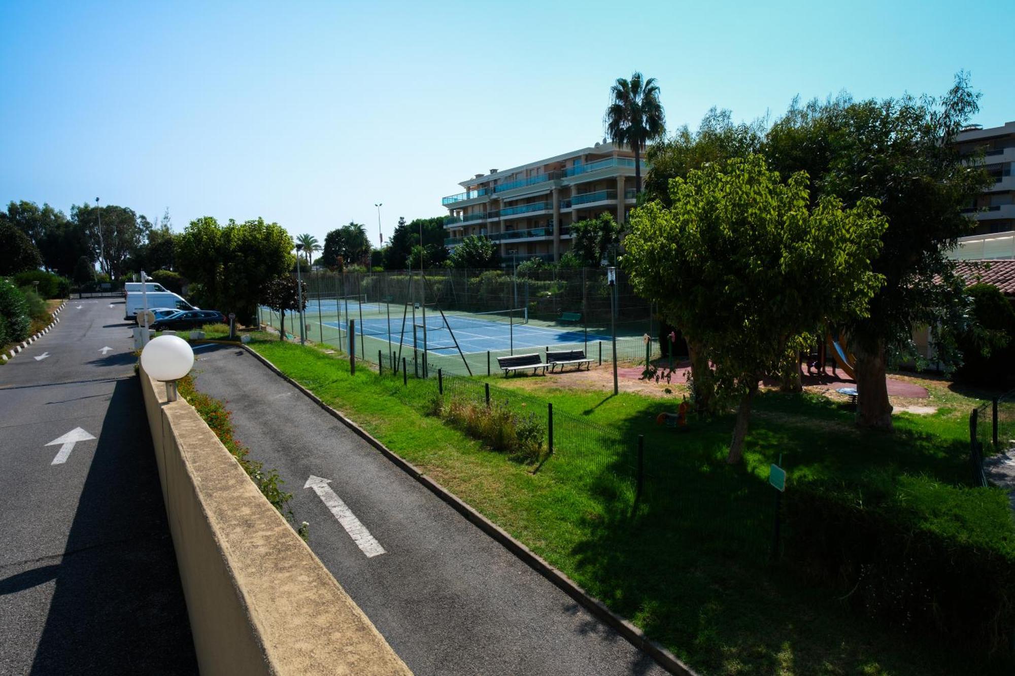 Villa Bono Jacuzzi & Spa Saint-Laurent-du-Var Esterno foto