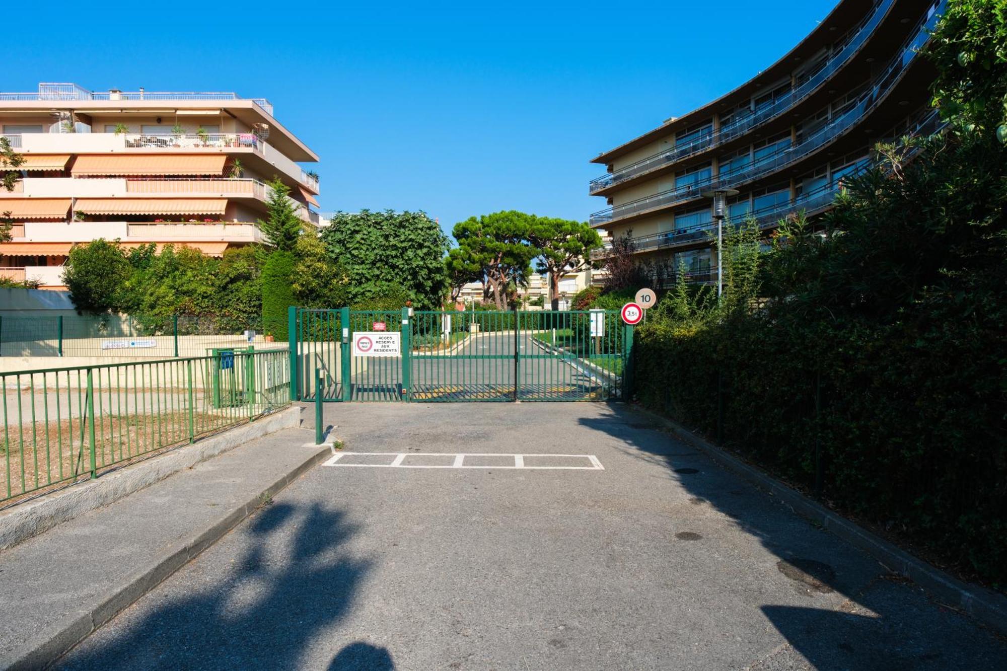 Villa Bono Jacuzzi & Spa Saint-Laurent-du-Var Esterno foto
