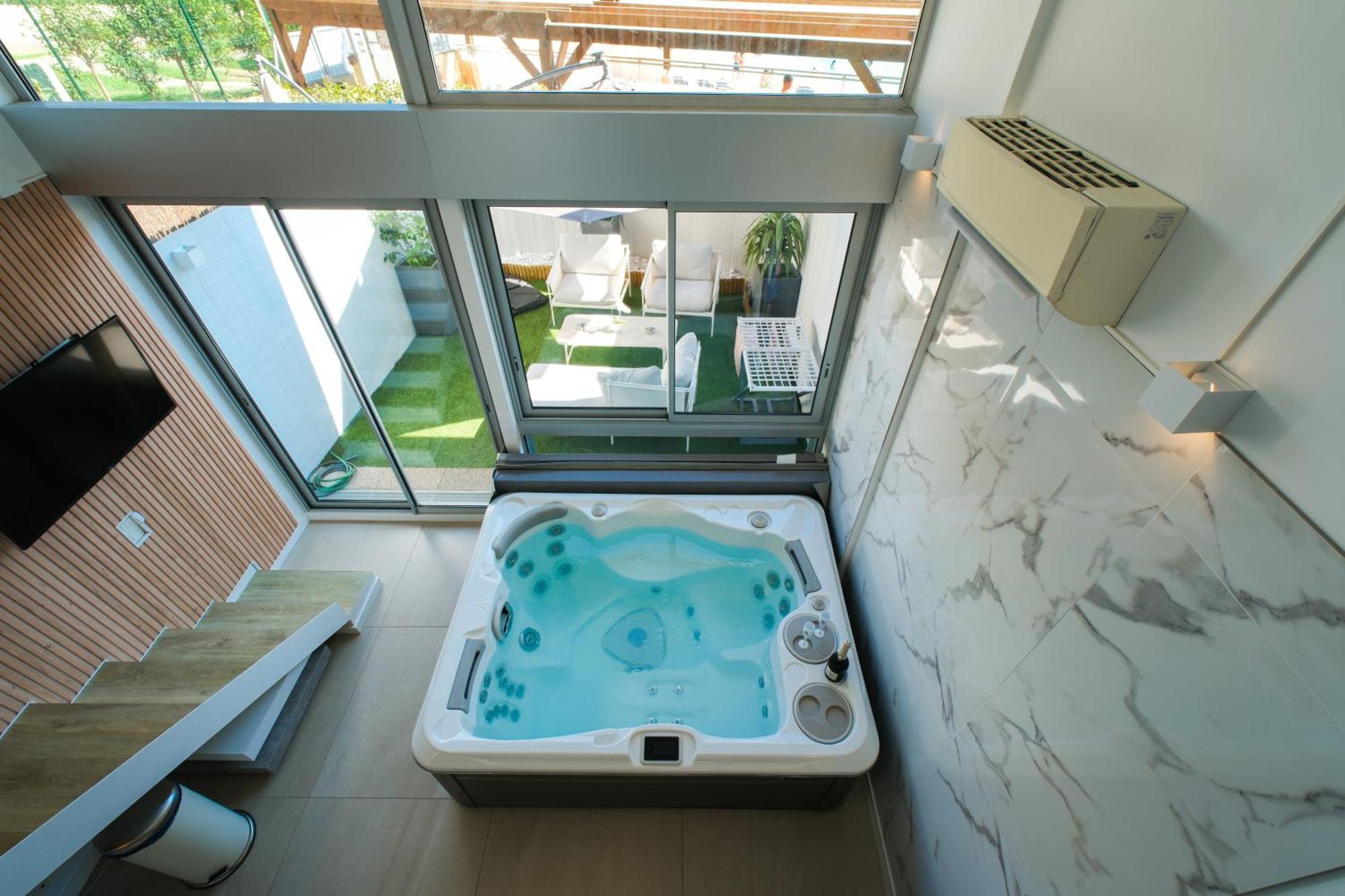 Villa Bono Jacuzzi & Spa Saint-Laurent-du-Var Esterno foto