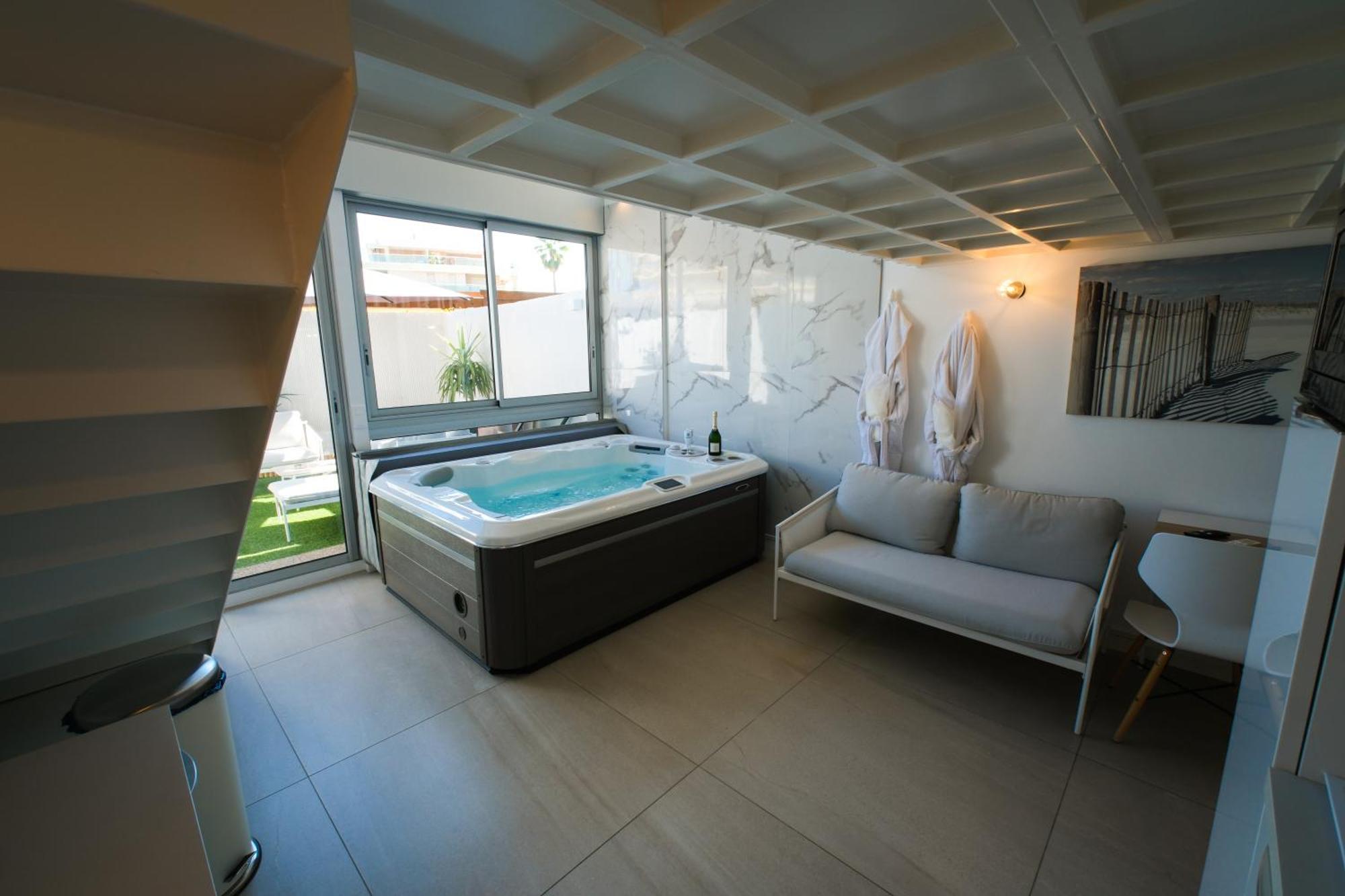 Villa Bono Jacuzzi & Spa Saint-Laurent-du-Var Esterno foto